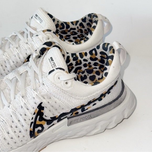 Nike Women's React Infinity Run Flyknit 2 Cheetah Print Running Sneakers Sz 9.5 - Picture 3 of 10